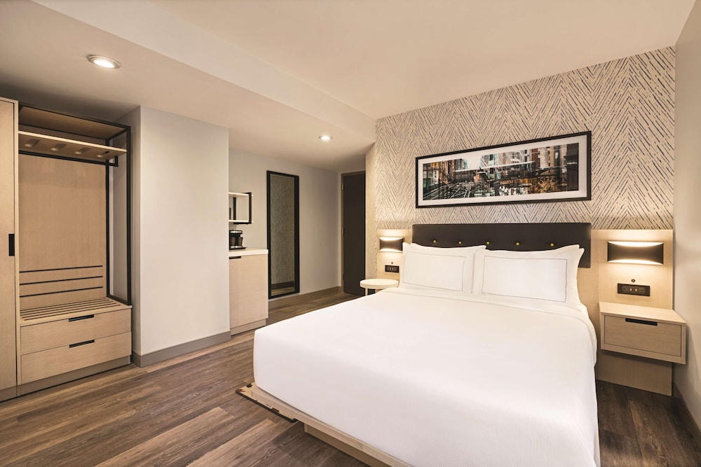 DoubleTree by Hilton New York Midtown Fifth Ave — Hotel rooms in New York City, New York State