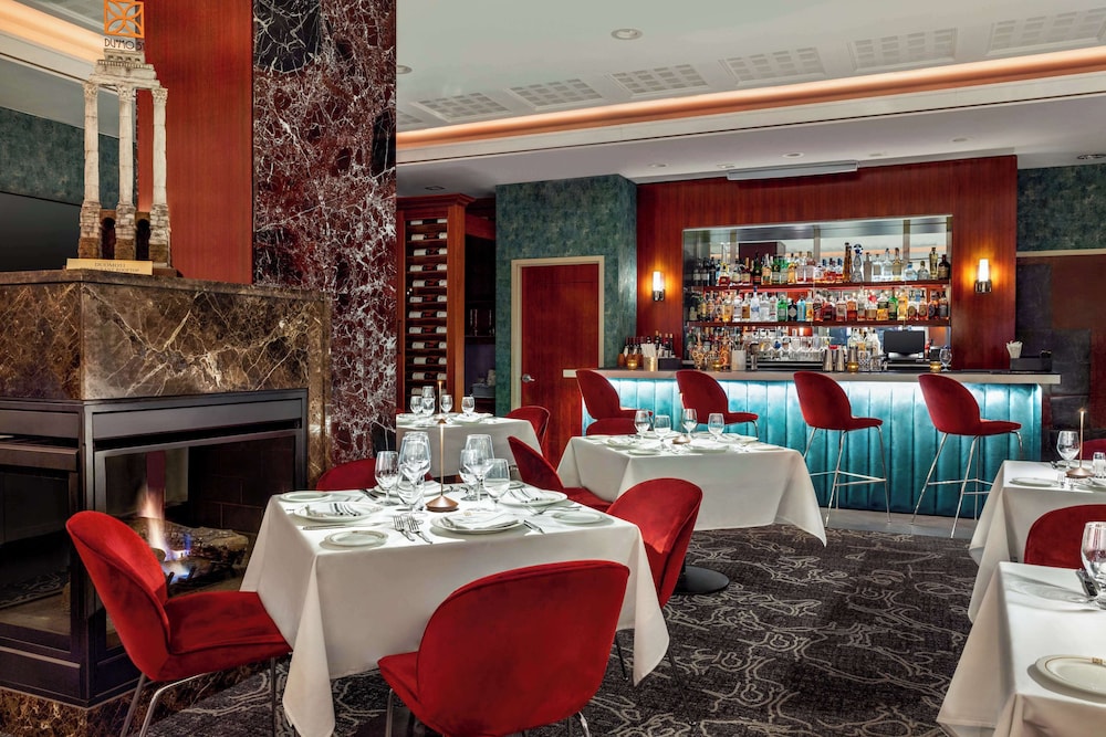 DoubleTree by Hilton New York Midtown Fifth Ave — Restaurant & bars in New York City, New York State