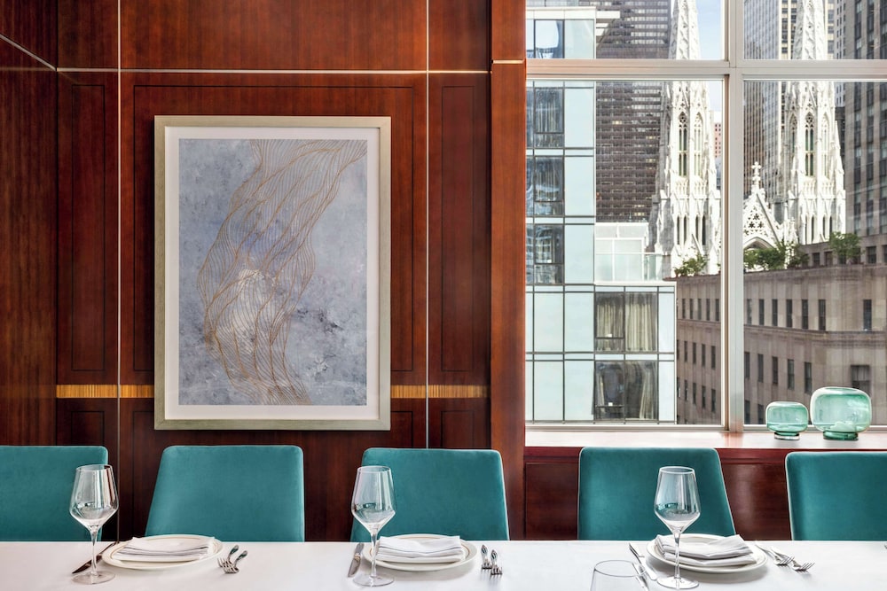 DoubleTree by Hilton New York Midtown Fifth Ave — Restaurant & bars in New York City, New York State