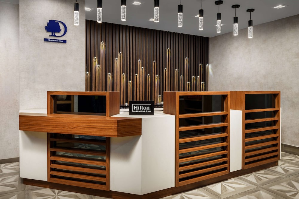 DoubleTree by Hilton New York Midtown Fifth Ave — Hotel building in New York City, New York State