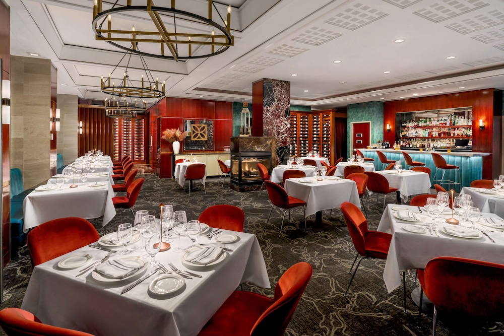 DoubleTree by Hilton New York Midtown Fifth Ave — Restaurant & bars in New York City, New York State