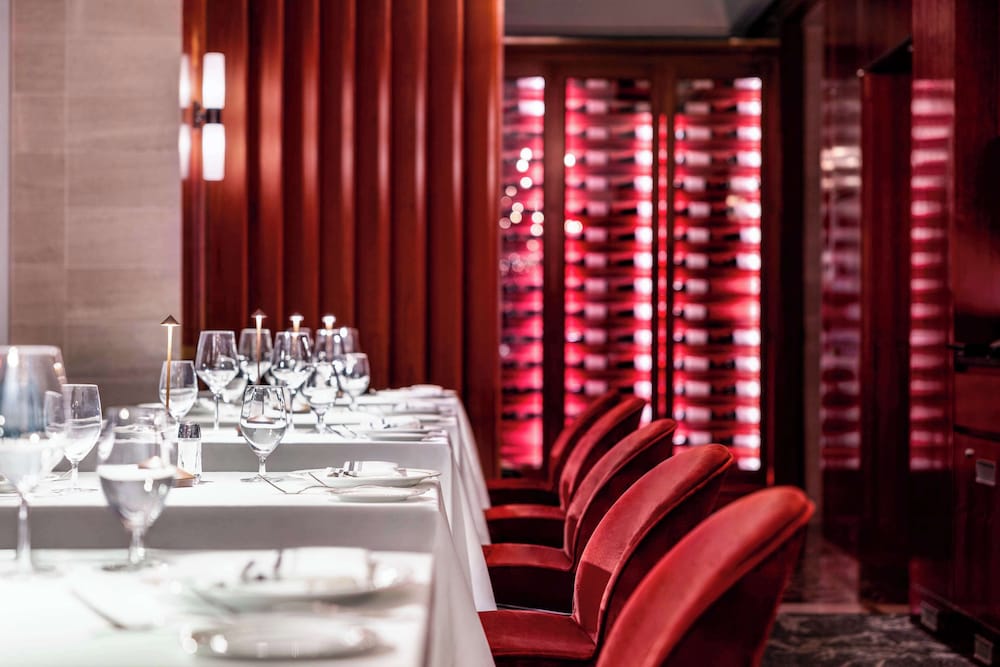 DoubleTree by Hilton New York Midtown Fifth Ave — Restaurant & bars in New York City, New York State