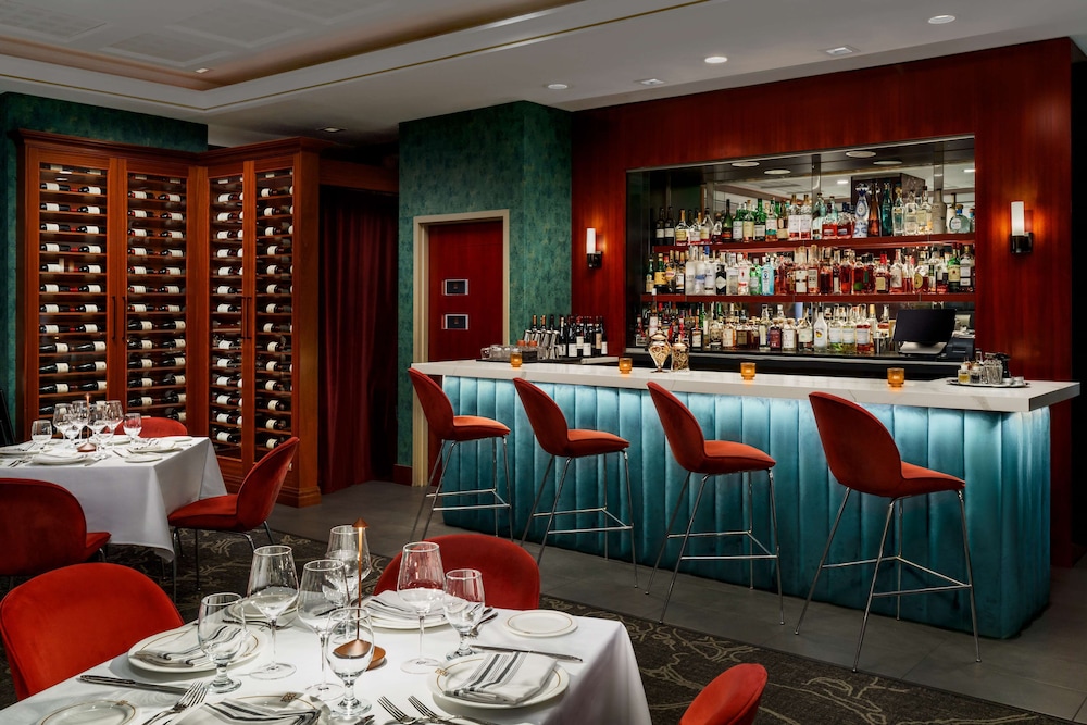 DoubleTree by Hilton New York Midtown Fifth Ave — Restaurant & bars in New York City, New York State