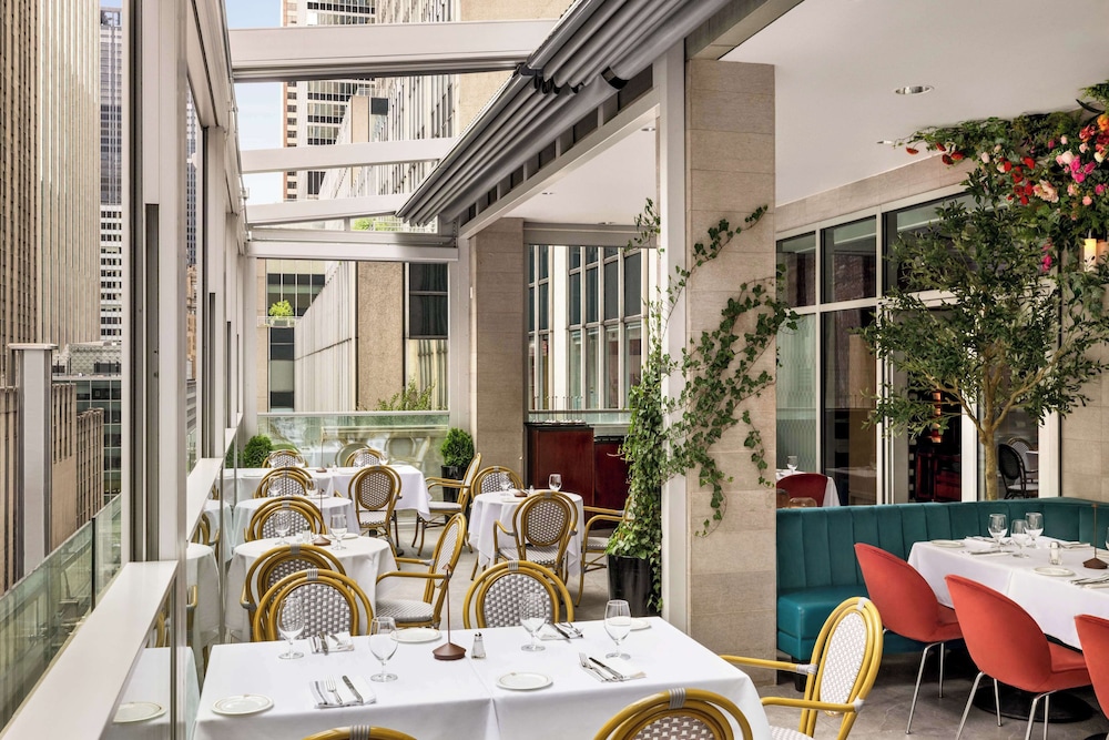 DoubleTree by Hilton New York Midtown Fifth Ave — Restaurant & bars in New York City, New York State