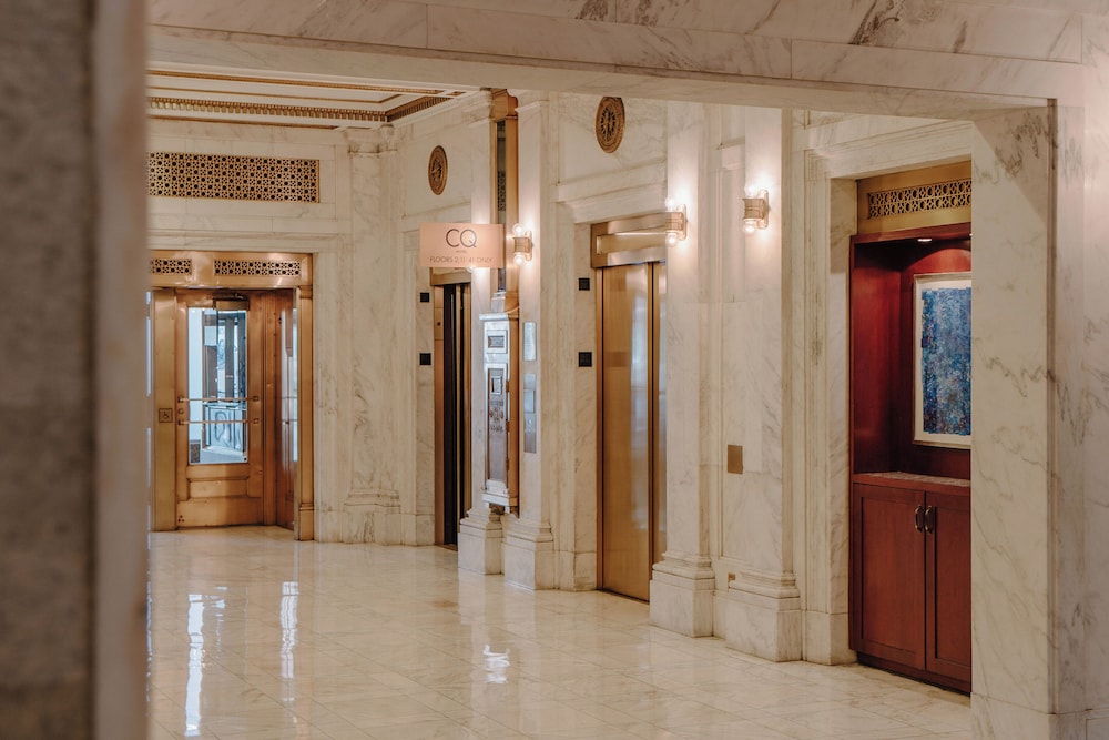 Club Quarters Hotel Wacker at Michigan, Chicago — Hotel building in Chicago, Illinois