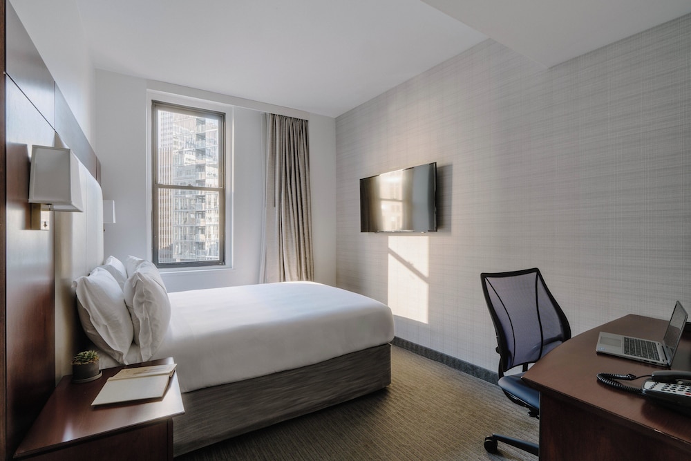 Club Quarters Hotel Wacker at Michigan, Chicago — Hotel rooms in Chicago, Illinois
