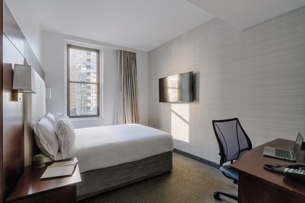 Club Quarters Hotel Wacker at Michigan, Chicago — Hotel rooms in Chicago, Illinois