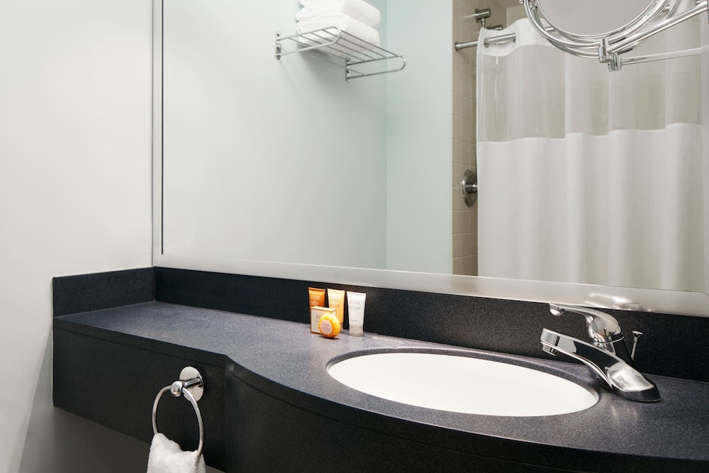 Club Quarters Hotel Wacker at Michigan, Chicago — Hotel rooms in Chicago, Illinois