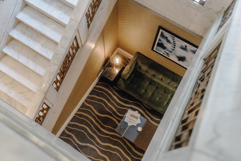 Club Quarters Hotel Wacker at Michigan, Chicago — Hotel building in Chicago, Illinois