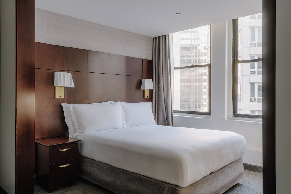 Club Quarters Hotel Wacker at Michigan, Chicago — Hotel rooms in Chicago, Illinois