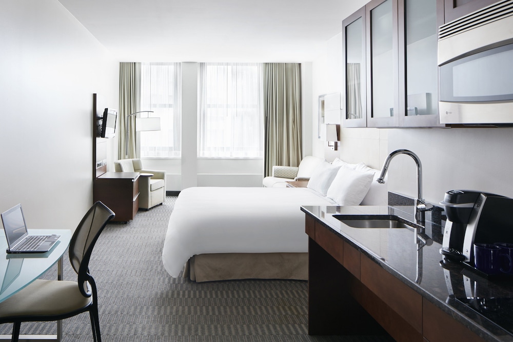 Club Quarters Hotel Wacker at Michigan, Chicago — Hotel rooms in Chicago, Illinois