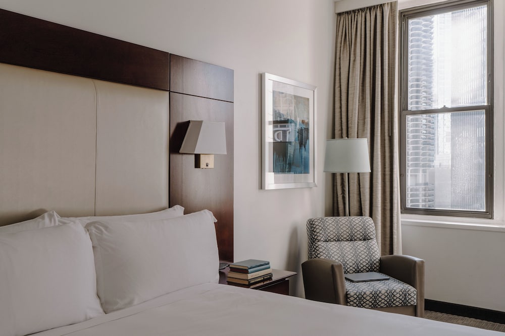 Club Quarters Hotel Wacker at Michigan, Chicago — Hotel rooms in Chicago, Illinois