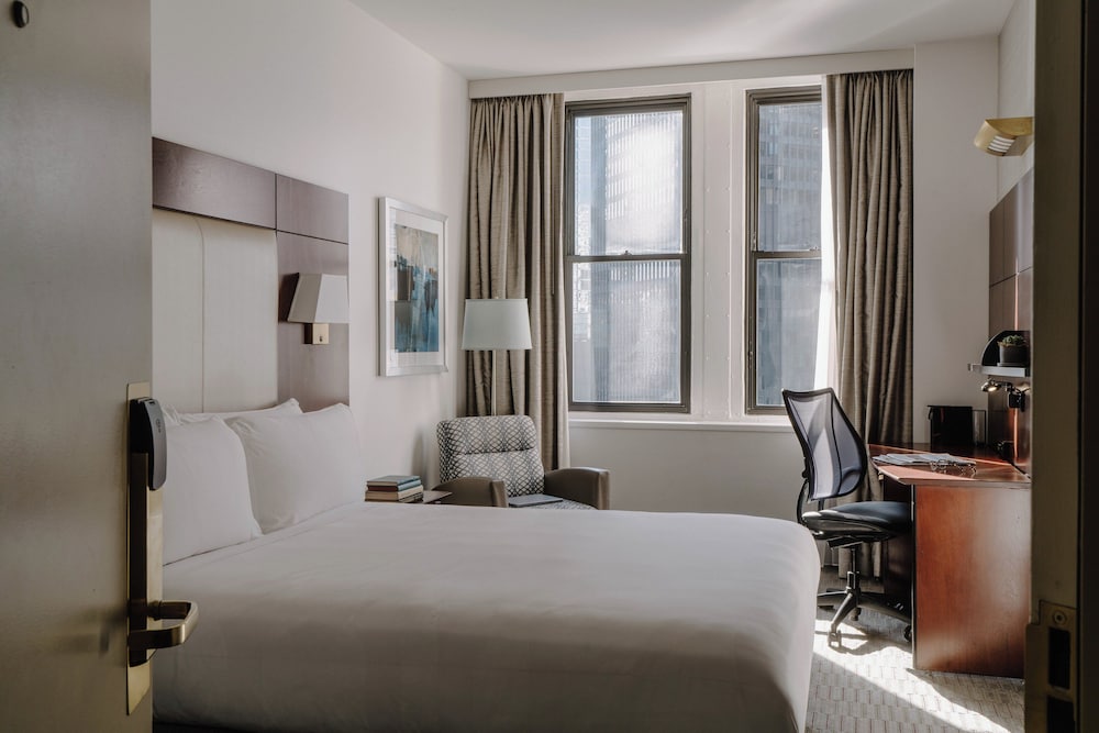 Club Quarters Hotel Wacker at Michigan, Chicago — Hotel rooms in Chicago, Illinois