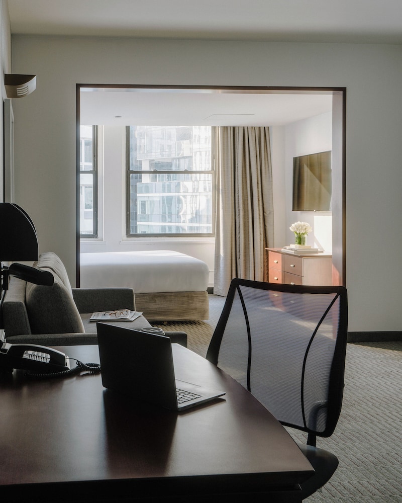 Club Quarters Hotel Wacker at Michigan, Chicago — Hotel rooms in Chicago, Illinois