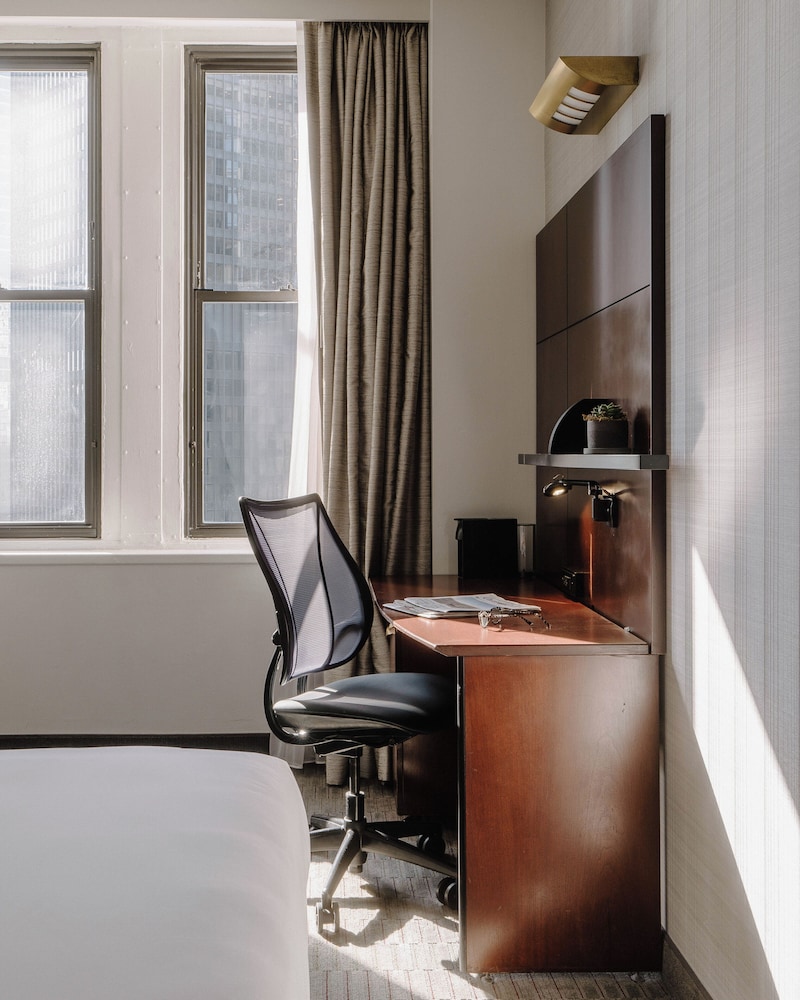Club Quarters Hotel Wacker at Michigan, Chicago — Hotel rooms in Chicago, Illinois