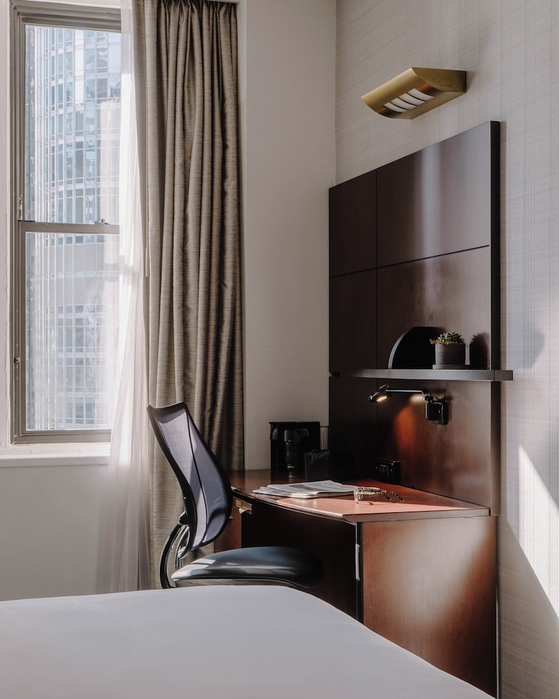 Club Quarters Hotel Wacker at Michigan, Chicago — Hotel rooms in Chicago, Illinois