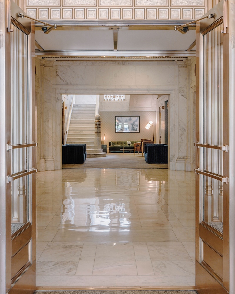 Club Quarters Hotel Wacker at Michigan, Chicago — Hotel building in Chicago, Illinois
