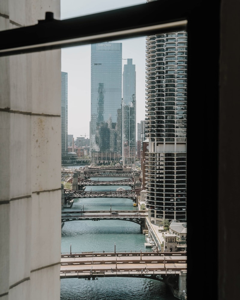 Club Quarters Hotel Wacker at Michigan, Chicago — Hotel rooms in Chicago, Illinois