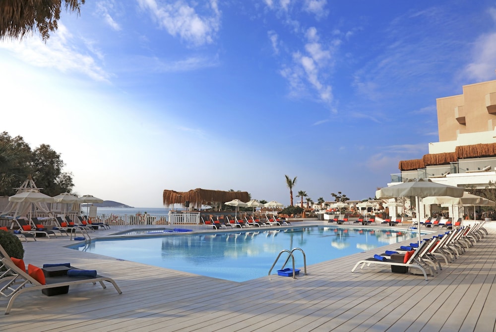 Design Plus Seya Beach Hotel