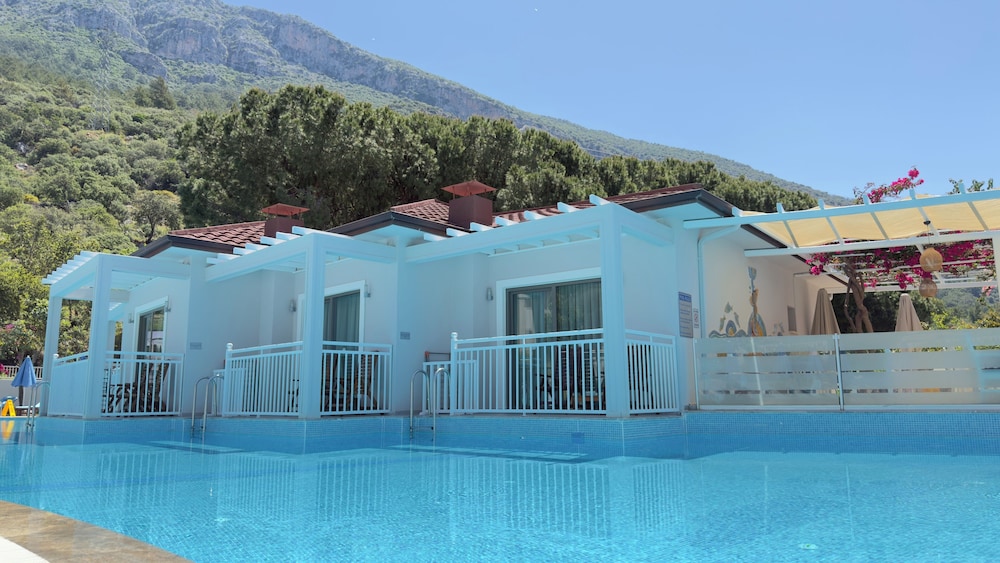 Mozaik Swim Up Hotel and Apartments — Swimming pool in Fethiye, Mugla