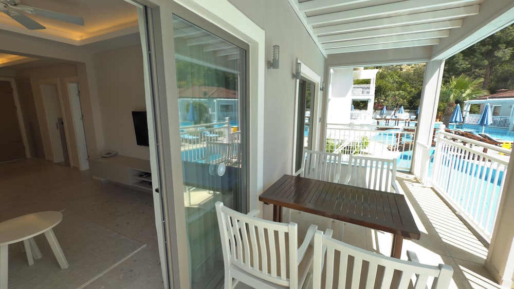 Mozaik Swim Up Hotel and Apartments — Hotel rooms in Fethiye, Mugla