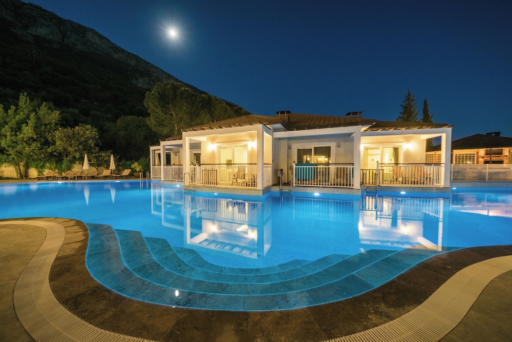 Mozaik Swim Up Hotel and Apartments — Swimming pool in Fethiye, Mugla