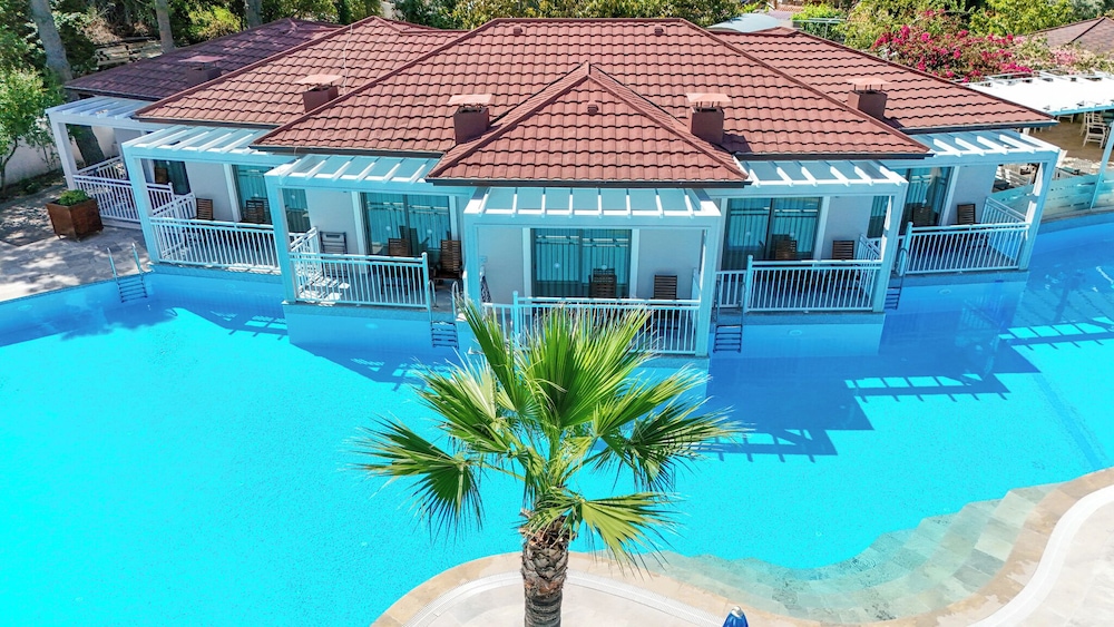 Mozaik Swim Up Hotel and Apartments — Swimming pool in Fethiye, Mugla
