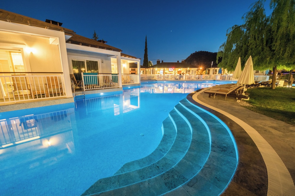 Mozaik Swim Up Hotel and Apartments — Swimming pool in Fethiye, Mugla