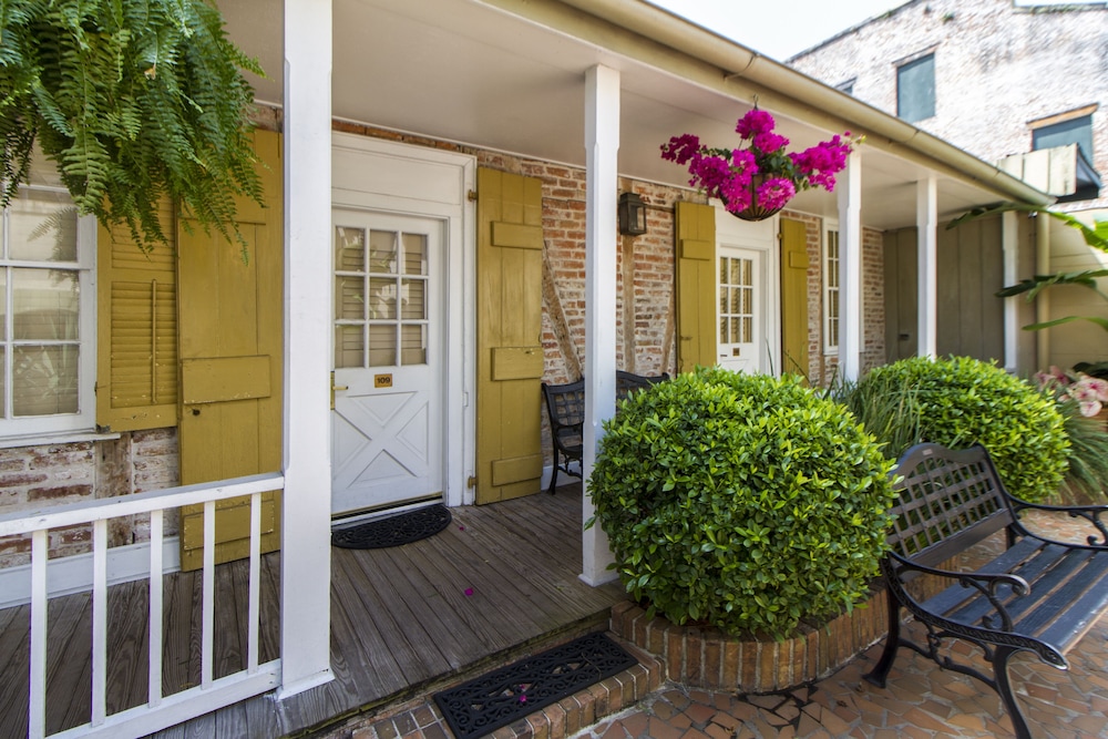 Dauphine Orleans Hotel — Hotel building in New Orleans, Louisiana
