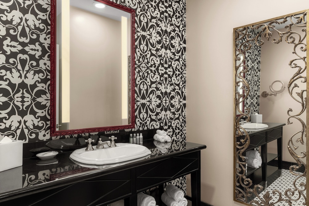 Dauphine Orleans Hotel — Hotel rooms in New Orleans, Louisiana
