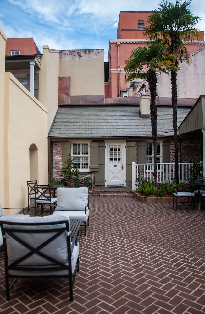 Dauphine Orleans Hotel — Hotel building in New Orleans, Louisiana