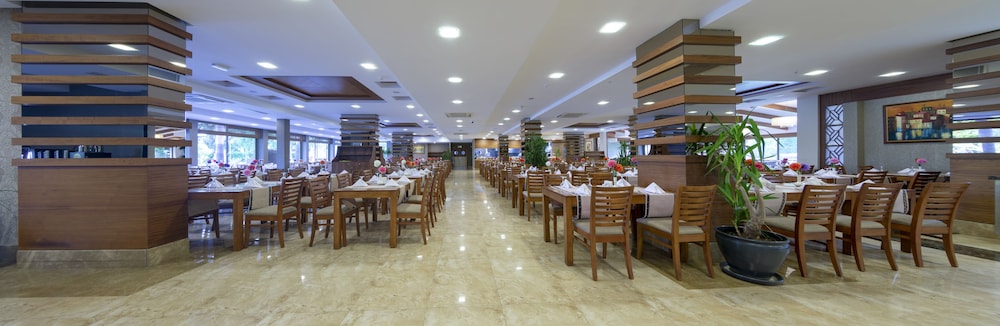 Fame Residence Göynük - All Inclusive — Restaurant & bars in Kemer