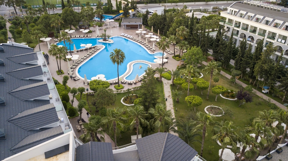 Fame Residence Göynük - All Inclusive — Swimming pool in Kemer