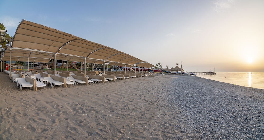 Fame Residence Göynük - All Inclusive — Beach in Kemer