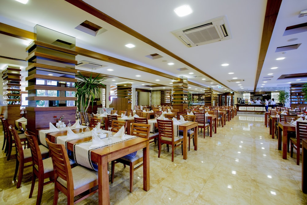 Fame Residence Göynük - All Inclusive — Restaurant & bars in Kemer