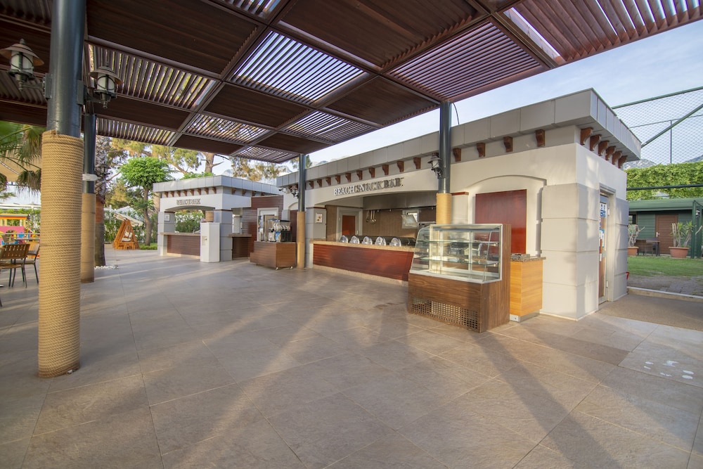 Fame Residence Göynük - All Inclusive — Restaurant & bars in Kemer