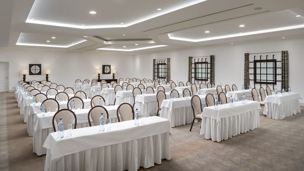 Pine Cliffs Gardens — Hotel building in Albufeira, Faro
