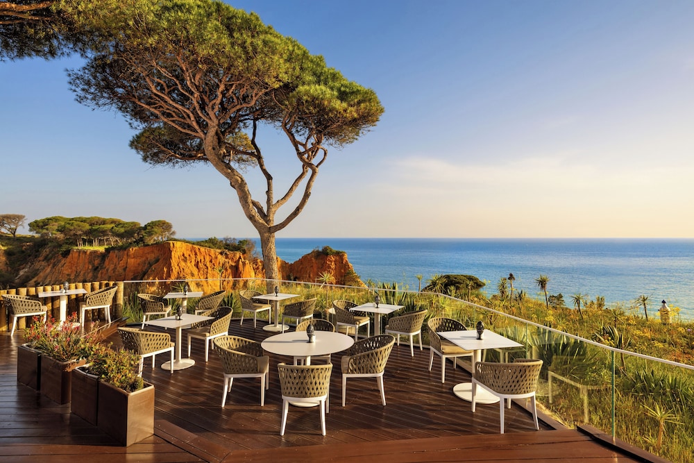 Pine Cliffs Gardens — Restaurant & bars in Albufeira, Faro