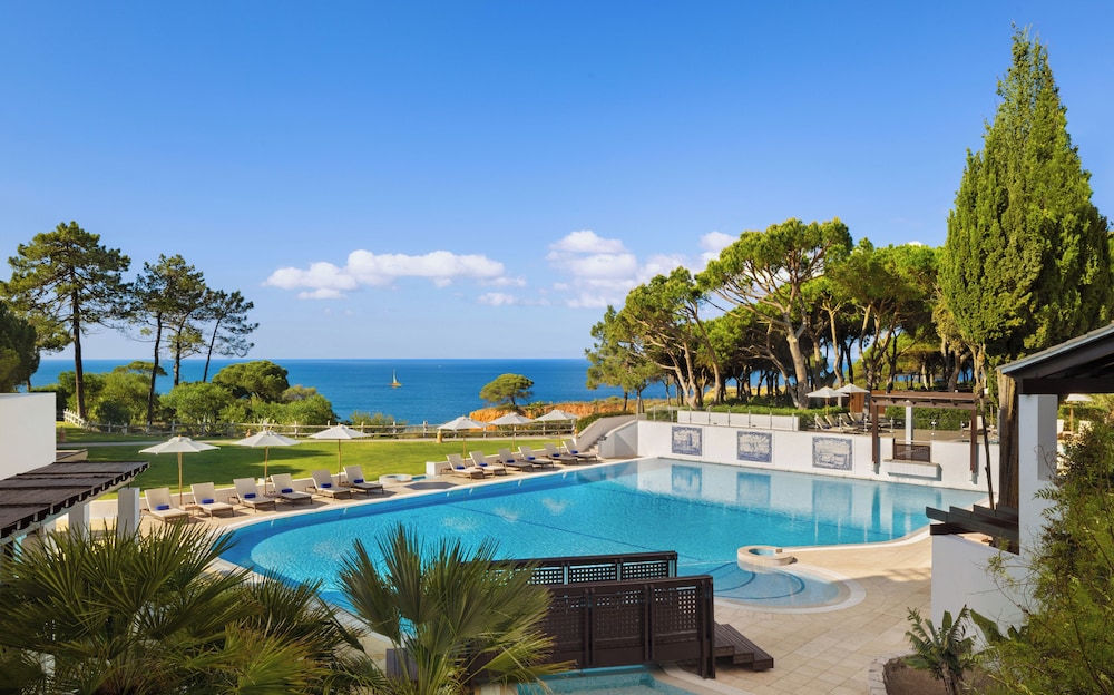 Pine Cliffs Gardens — Swimming pool in Albufeira, Faro