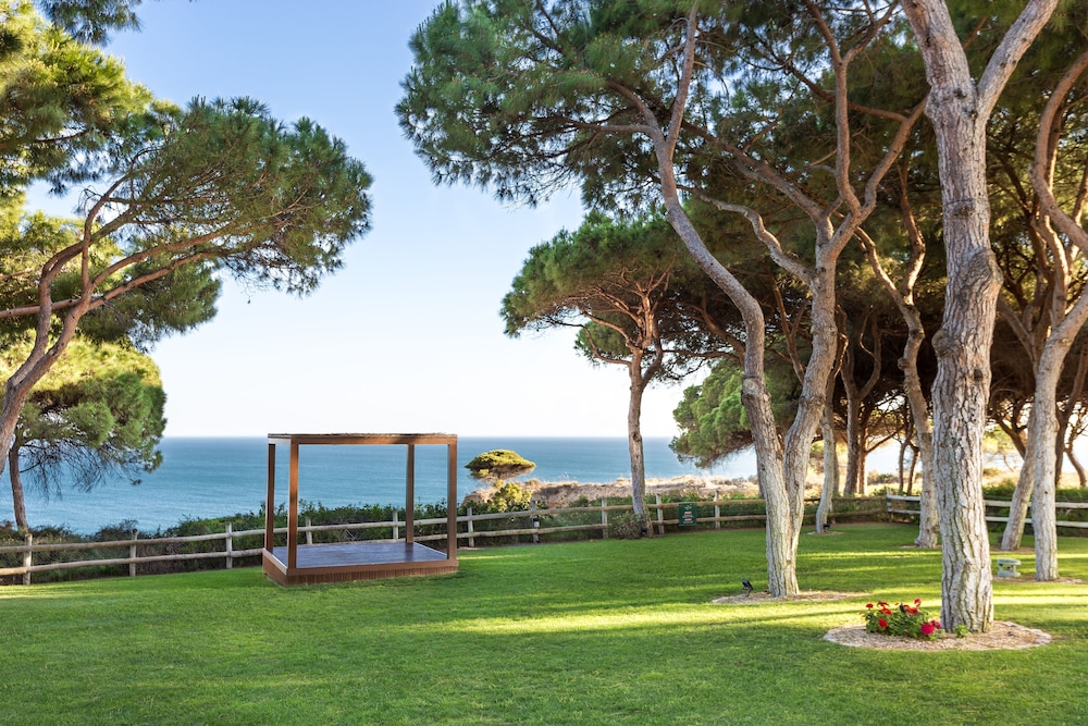 Pine Cliffs Gardens — Attractions in the area in Albufeira, Faro