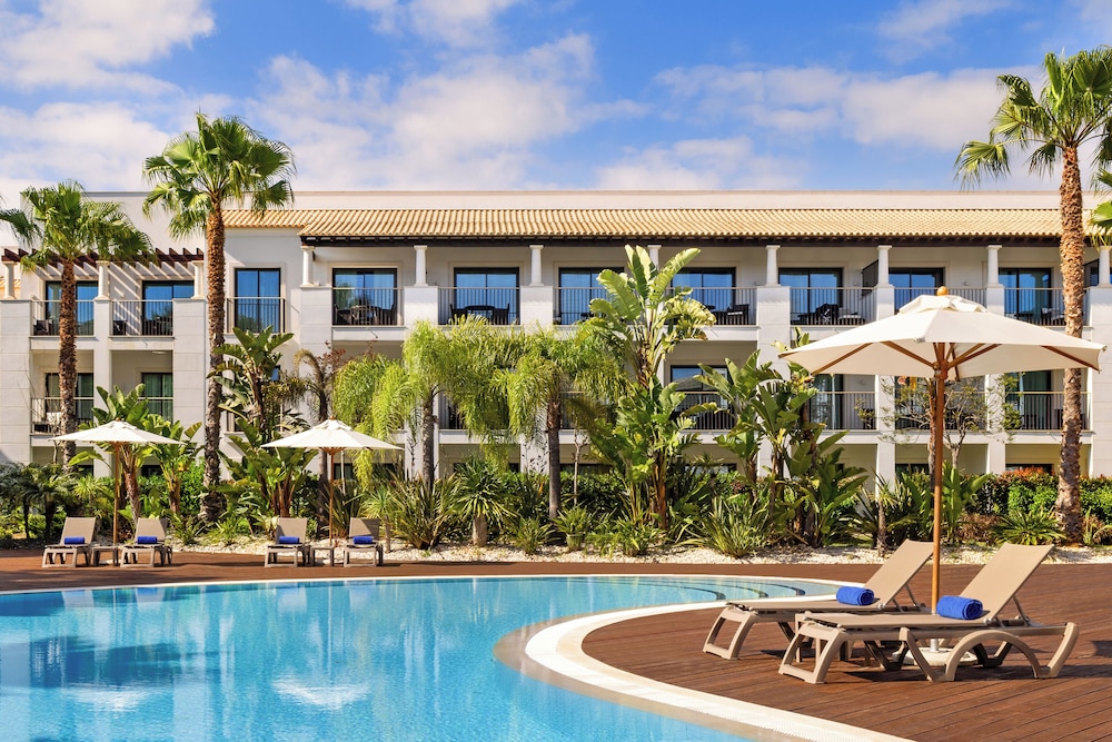Pine Cliffs Gardens — Swimming pool in Albufeira, Faro