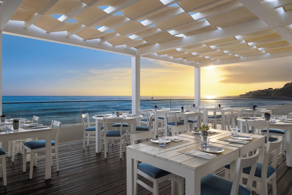 Pine Cliffs Gardens — Restaurant & bars in Albufeira, Faro
