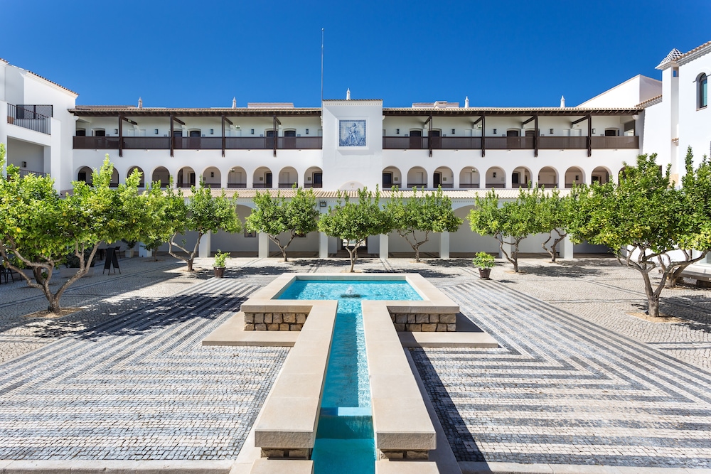 Pine Cliffs Gardens — Hotel building in Albufeira, Faro