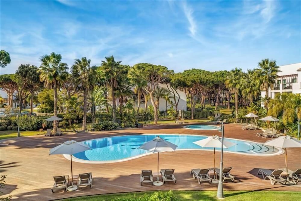 Pine Cliffs Gardens — Swimming pool in Albufeira, Faro