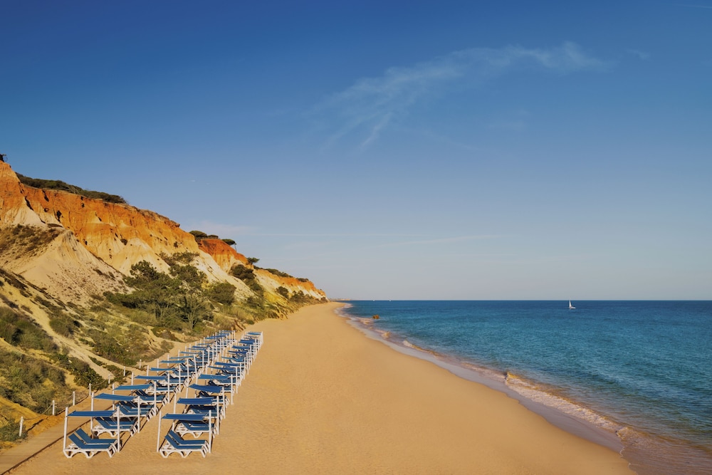 Pine Cliffs Gardens — Beach in Albufeira, Faro