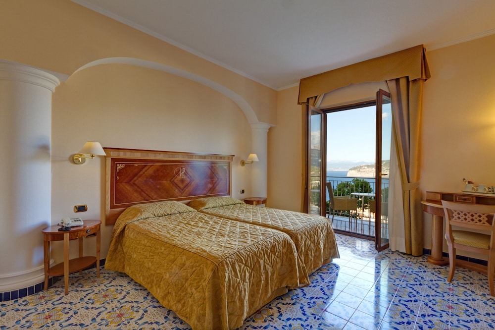 Grand Hotel President — Hotel rooms in Sorrento, Campania