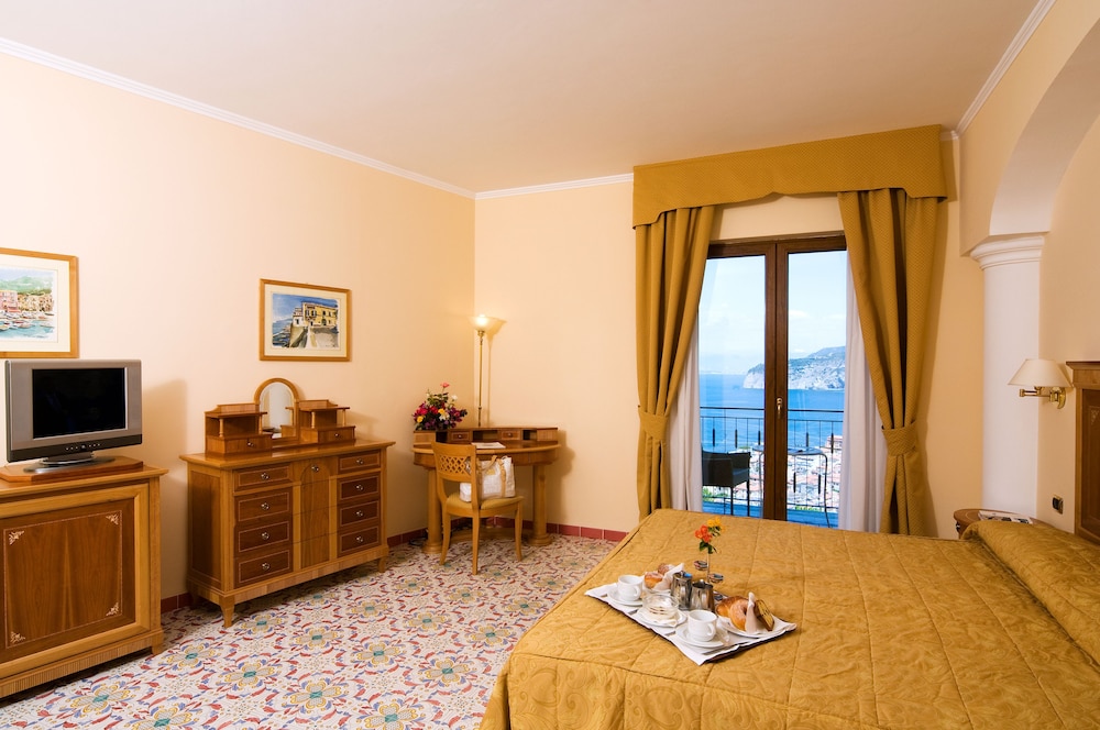 Grand Hotel President — Hotel rooms in Sorrento, Campania