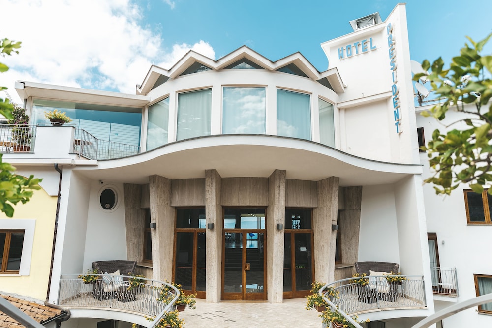 Grand Hotel President — Hotel building in Sorrento, Campania