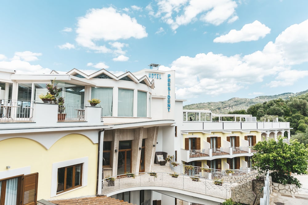 Grand Hotel President — Hotel building in Sorrento, Campania