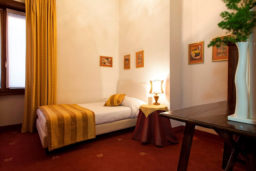 Hotel Columbia — Hotel rooms in Rome, Lazio